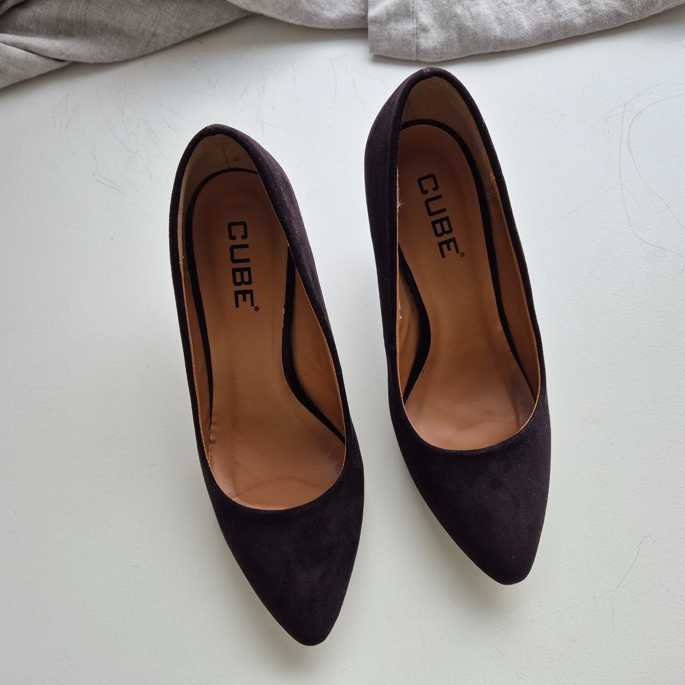 Cube Scarpe da donna: Elegante CUBE Pumps, schwarz, Grösse 36 – Nuovo (secondo la descrizione) da Laupen BE venduto da red_m767