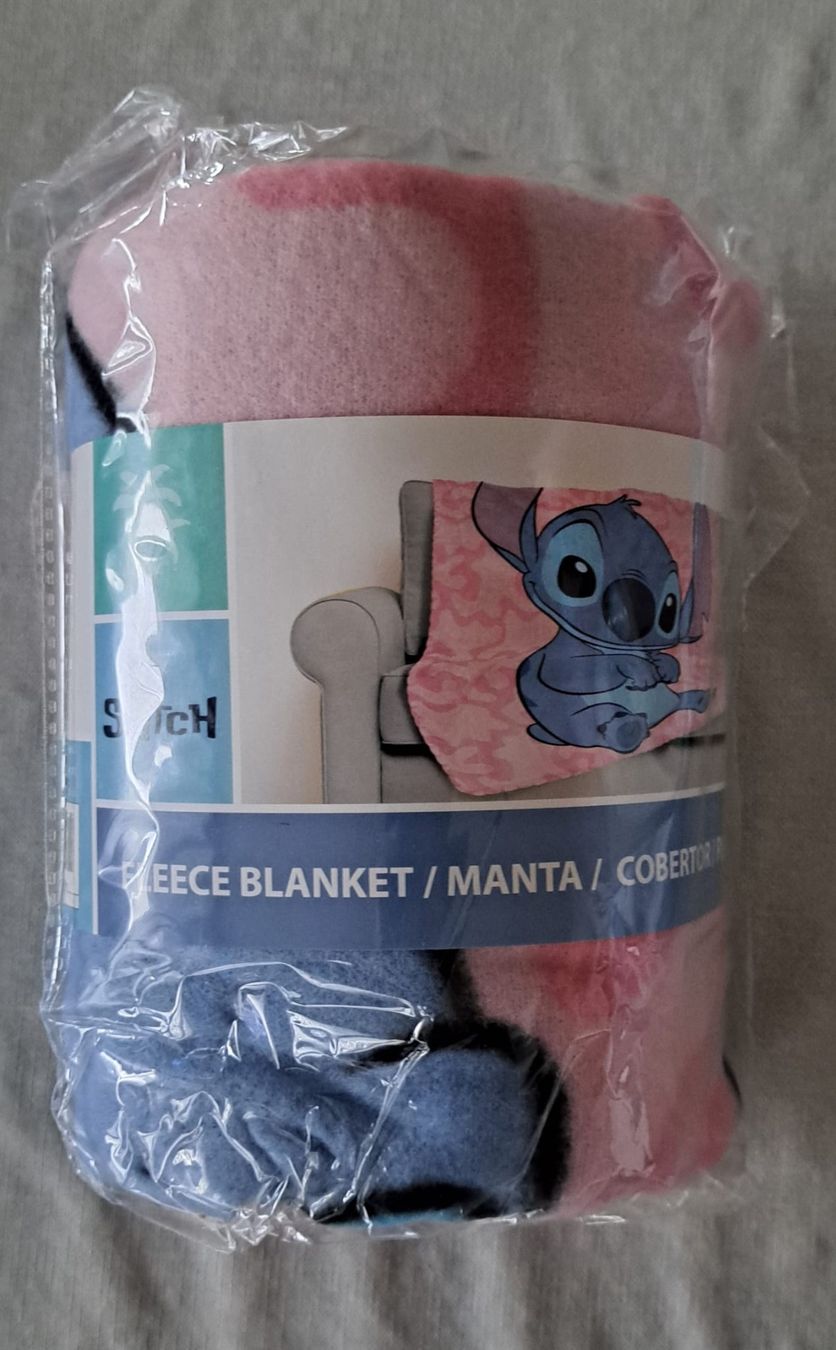 Disney Decken: NEW Plaid Polaire Stitch Disney – Neu und originalverpackt aus Châtelaine von BONNE_AFFAIRE 1