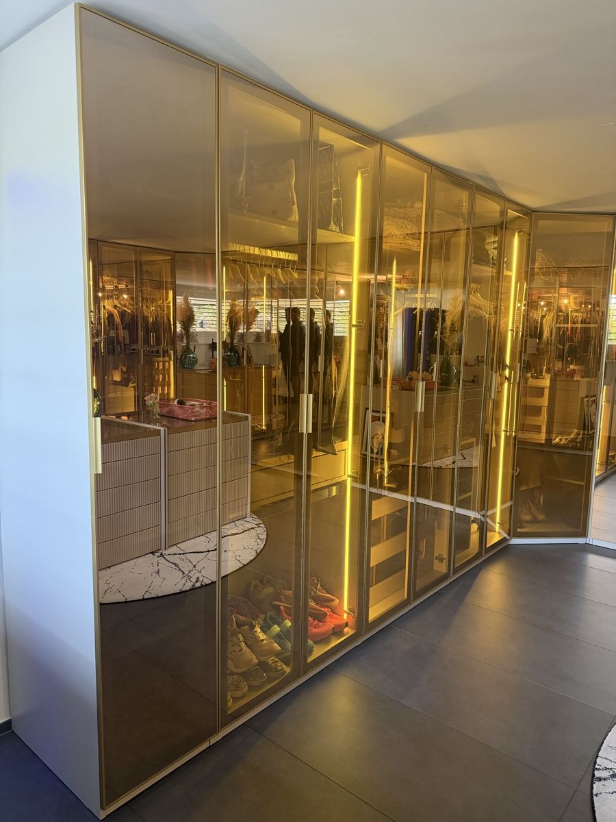 Garderobe: Garde robe dressing éclairage led – Gebraucht aus Arlesheim von kay_v7nr