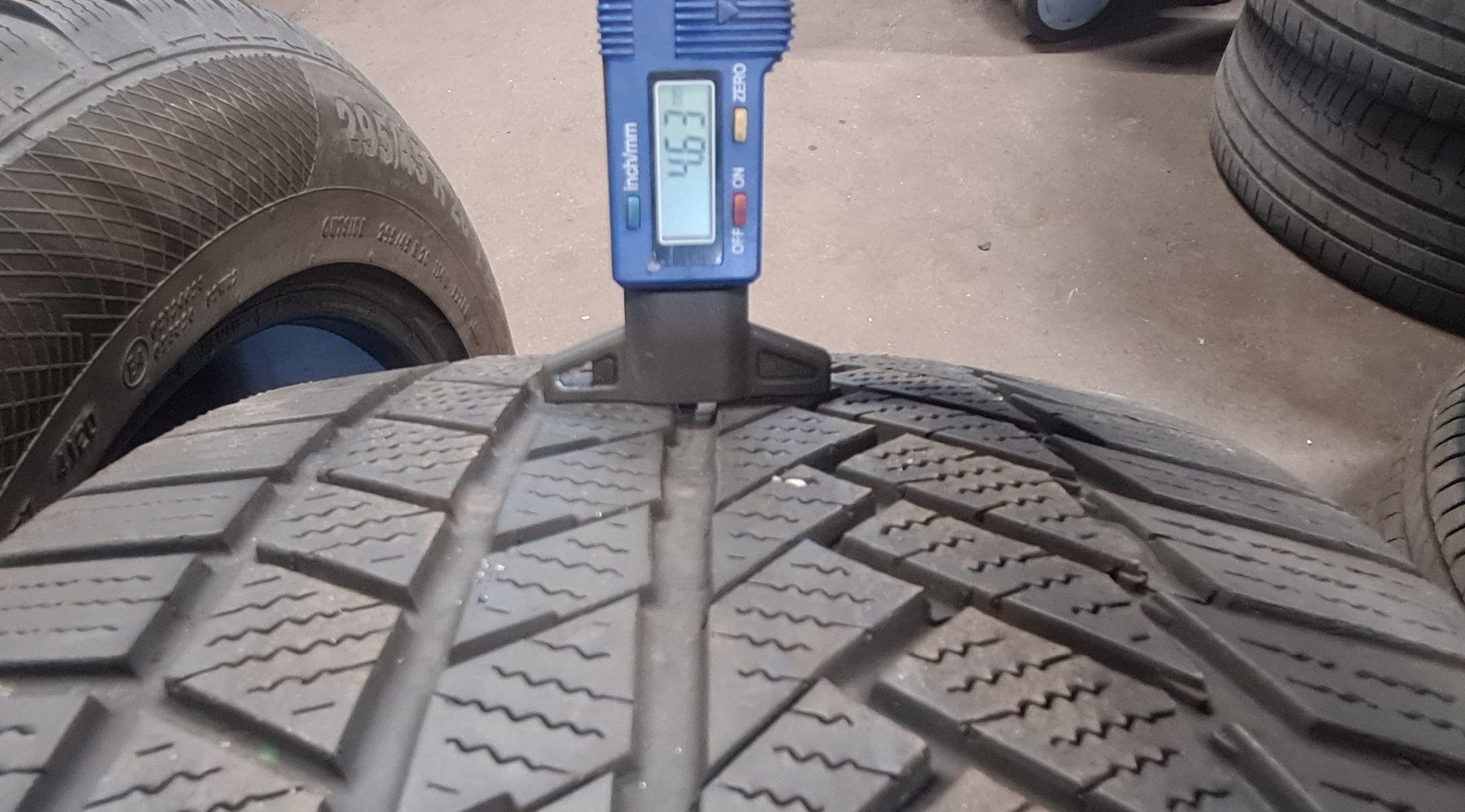 Continental Pneumatici & Ruote complete: Zwei Winterreifen 295/45R20 – Usato da Uetendorf venduto da ATA-Deals 1