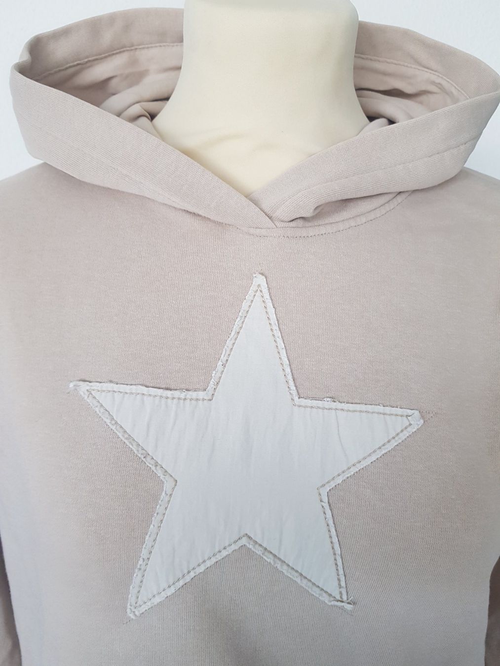 H&M Maglioni & Felpe: MÄDCHEN HOODIE VON H&M – Usato da Root venduto da LifestyleAccessoires 1