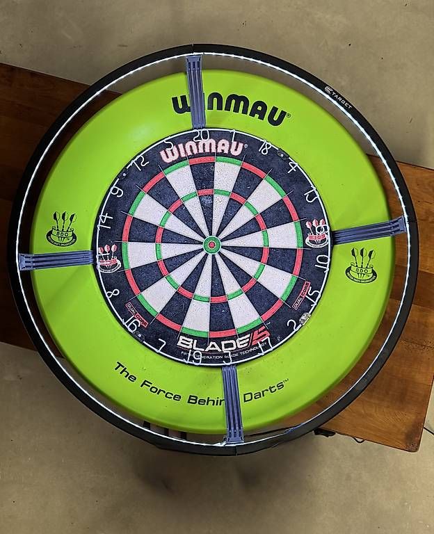 Jeux de fléchettes: Dartscheibe mit Leuchting und Catchring – D'occasion à Wabern par Manuwu