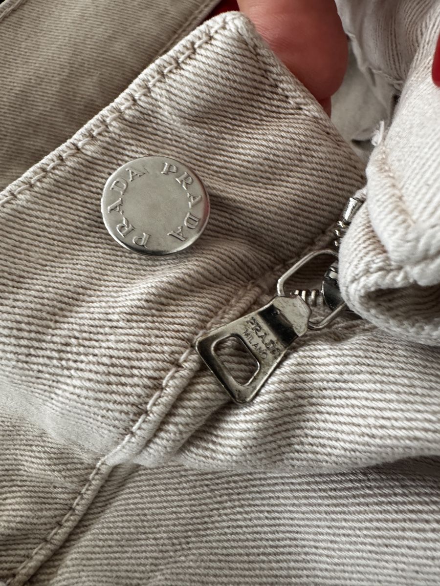 Prada Jeans: Original Stylish Off-White Prada Jeans - Size 28 – Nuovo (secondo la descrizione) da Wallisellen venduto da Corinne.- 1