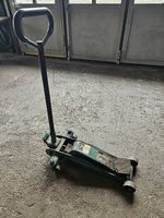 99.	Wagenheber Compac max. 2000 kg