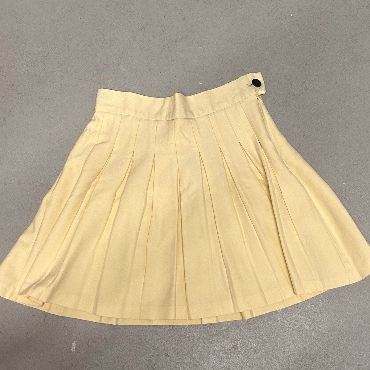 Bershka Gonne: Pleated Skirt yellow size S good condition – Nuovo (secondo la descrizione) da Glattbrugg venduto da Lara_G06