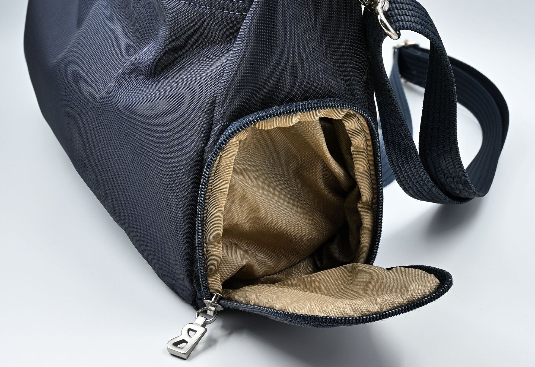 Bogner Borse da donna: Handtasche Bogner Dunkelblau Topzustand – Usato da Dürnten venduto da pema28 5