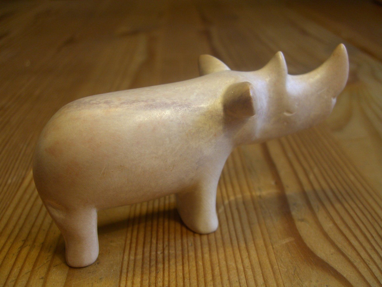 Figuren: hübsches Nashorn aus Stein, Handarbeit – Gebraucht aus Winterthur von Ghandi5 1