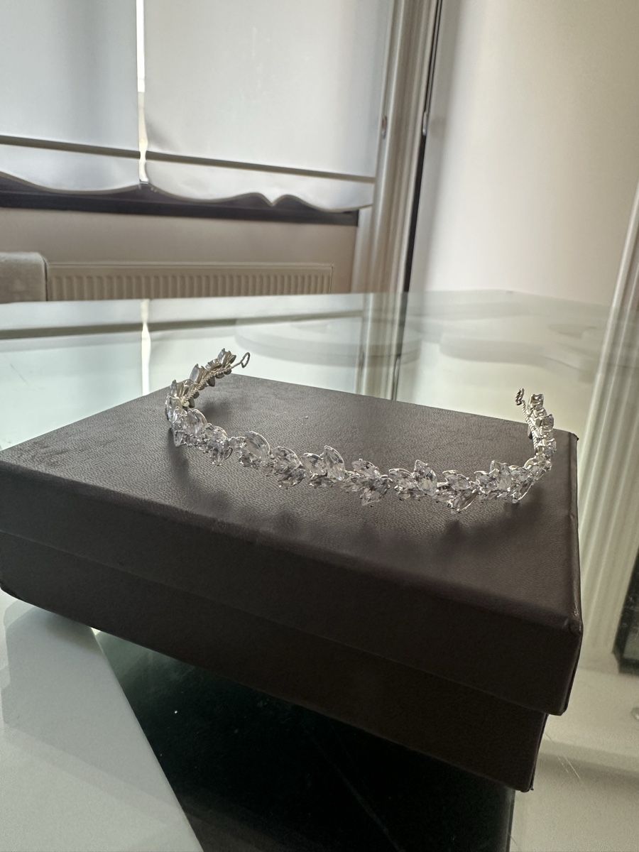 Accessori per capelli: Sparkling Crystal Tiara - Perfect Wedding Accessory! – Usato da Horgen venduto da Elizhadz 3