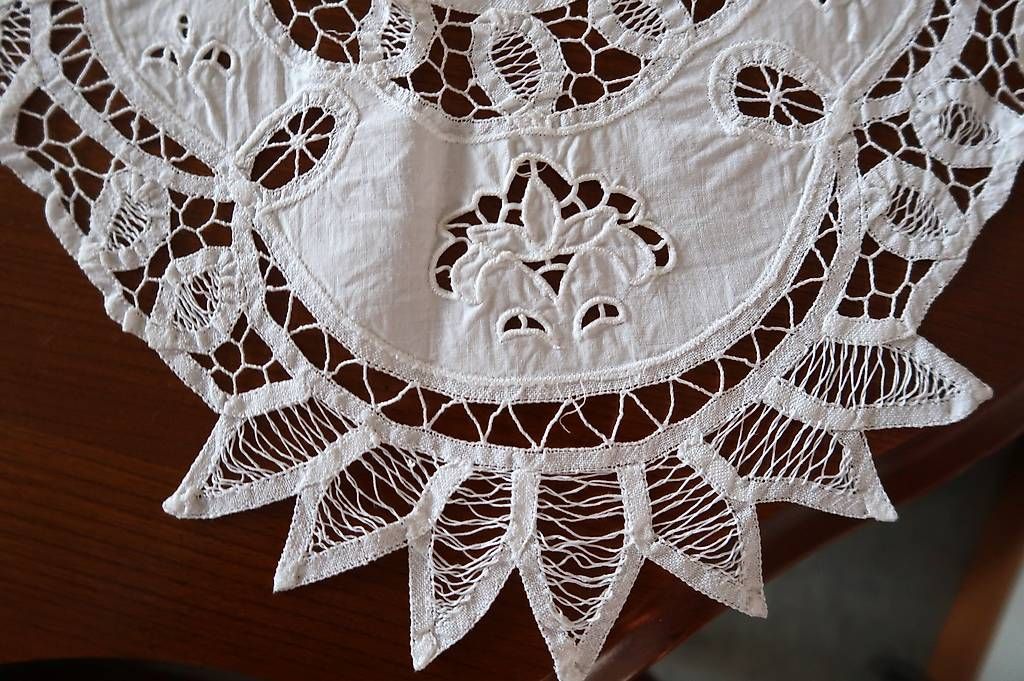 Tessuti: St.Galler Spitzen von Bischof Textil – Usato da St. Gallen venduto da pjf_z7vk 2