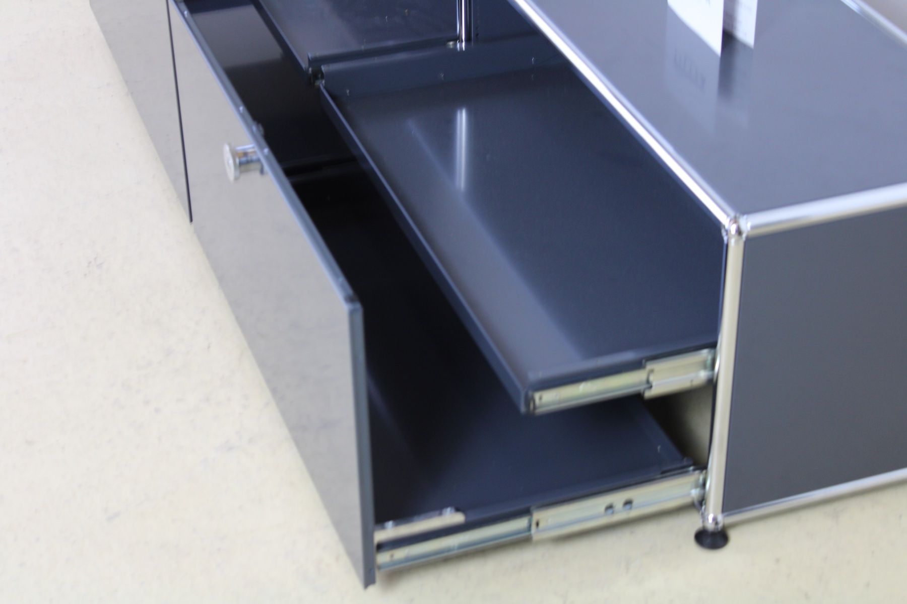 USM Cassettiere: USM Lowboard in Anthrazitgrau, Umbau möglich (2) – Usato da Meinisberg venduto da atelier_TILIJA 1