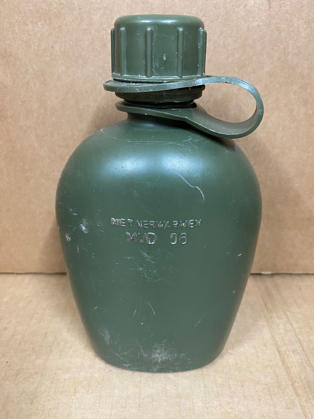 Attrezzatura & Pezzi di ricambio: Plastik Militärflasche gebraucht – Usato da Eschlikon TG venduto da 1.-