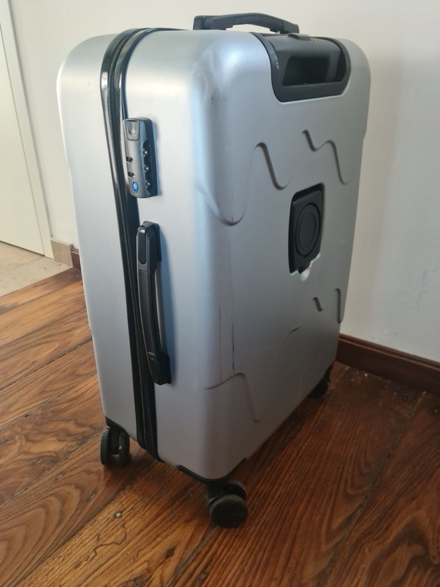 Valises de voyage: Grauer Reisekoffer mit Rollen – D'occasion à Zürich par BBET2025 1