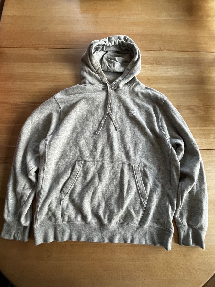 Nike Maglioni & Felpe: Nike Hoodie Gr.  L – Usato da Kirchdorf BE venduto da Noa_