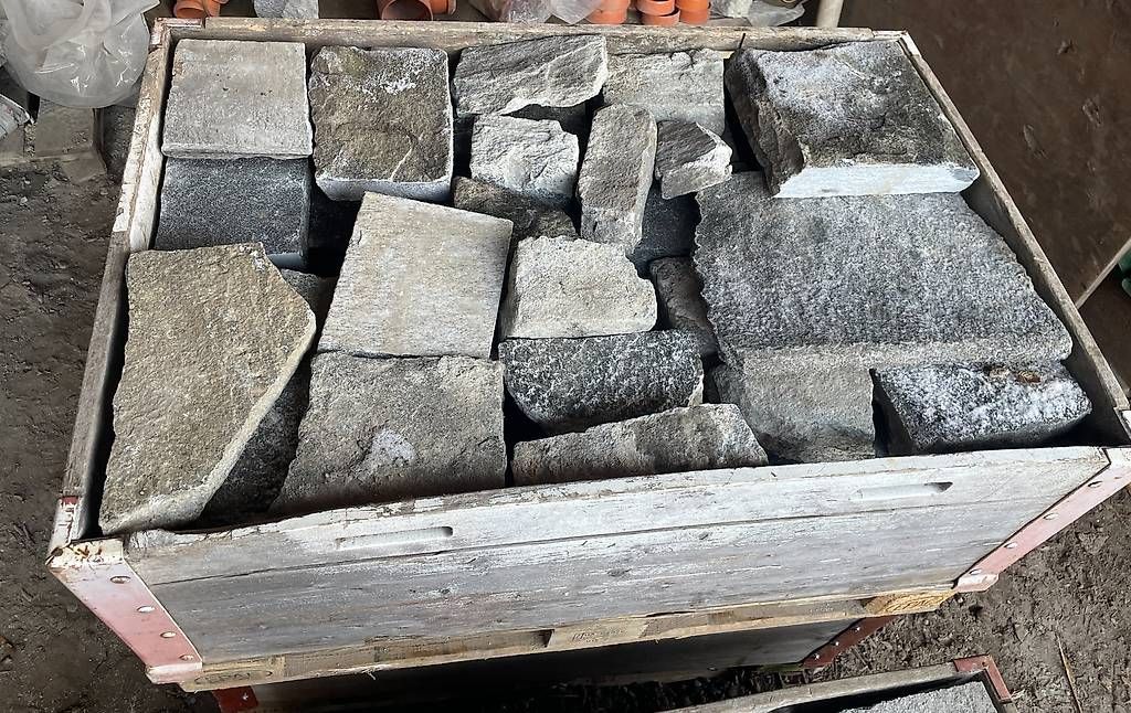 Steine & Dachziegeln: Pietrame per muri – Gebraucht aus Losone von inf_zhb8 2