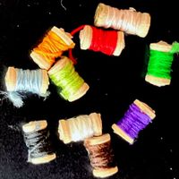 10 Fadenspulen  f/Puppenstuben. Handarbeit. NP 19.50.