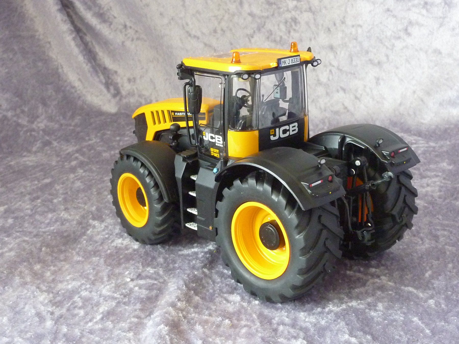 Wiking Modellbausätze & Standmodelle: JCB Fastrac 8330 1:32 – Neu (gemäss Beschreibung) aus Dürrenäsch von modellautos4you 2