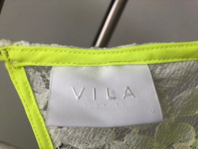 Vila Vestiti: Schönes VILA Kleid Gr.M – Usato da Horn venduto da Resvi 2