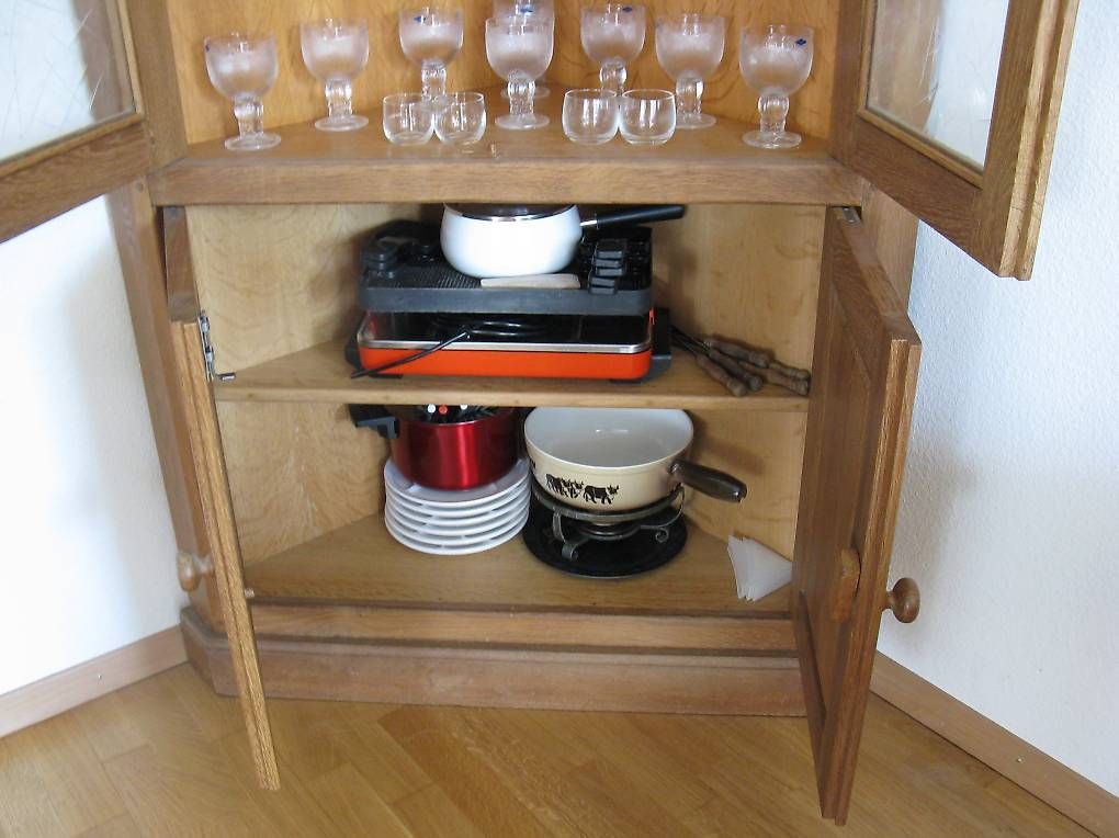 Vetrine: Eckvitrine Eiche rustikal – Usato da Riehen venduto da Pupujussi 2
