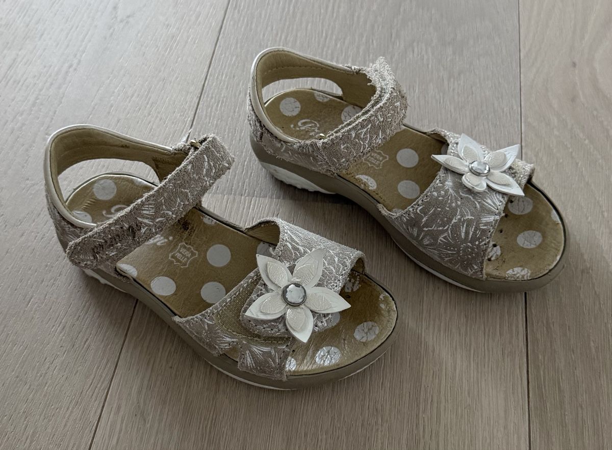 Primigi Scarpe per ragazze: Sandalen primigi Gr. 28 – Usato da Hofstetten SO venduto da ani_55wx