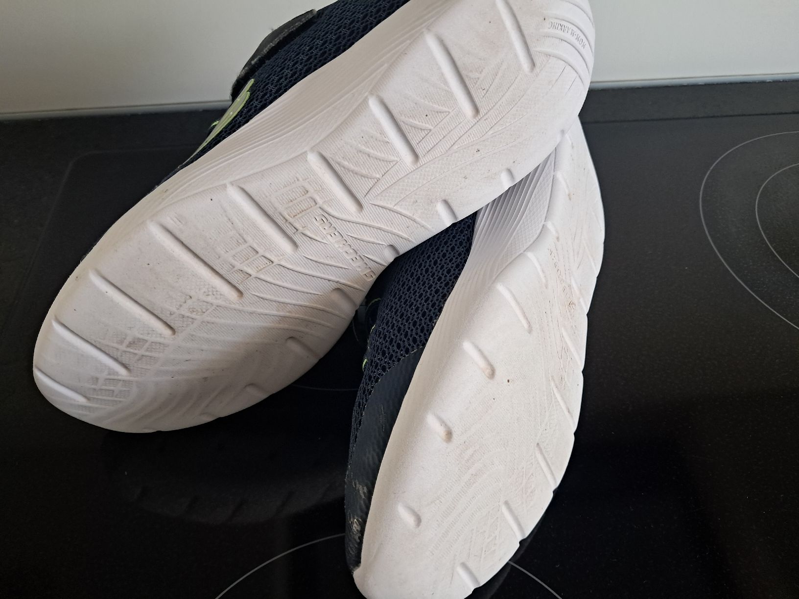 Skechers Schuhe für Jungen: Hallenschuhe Sketchers Gr. 38 – Gebraucht aus Winterthur von fabelwin 3