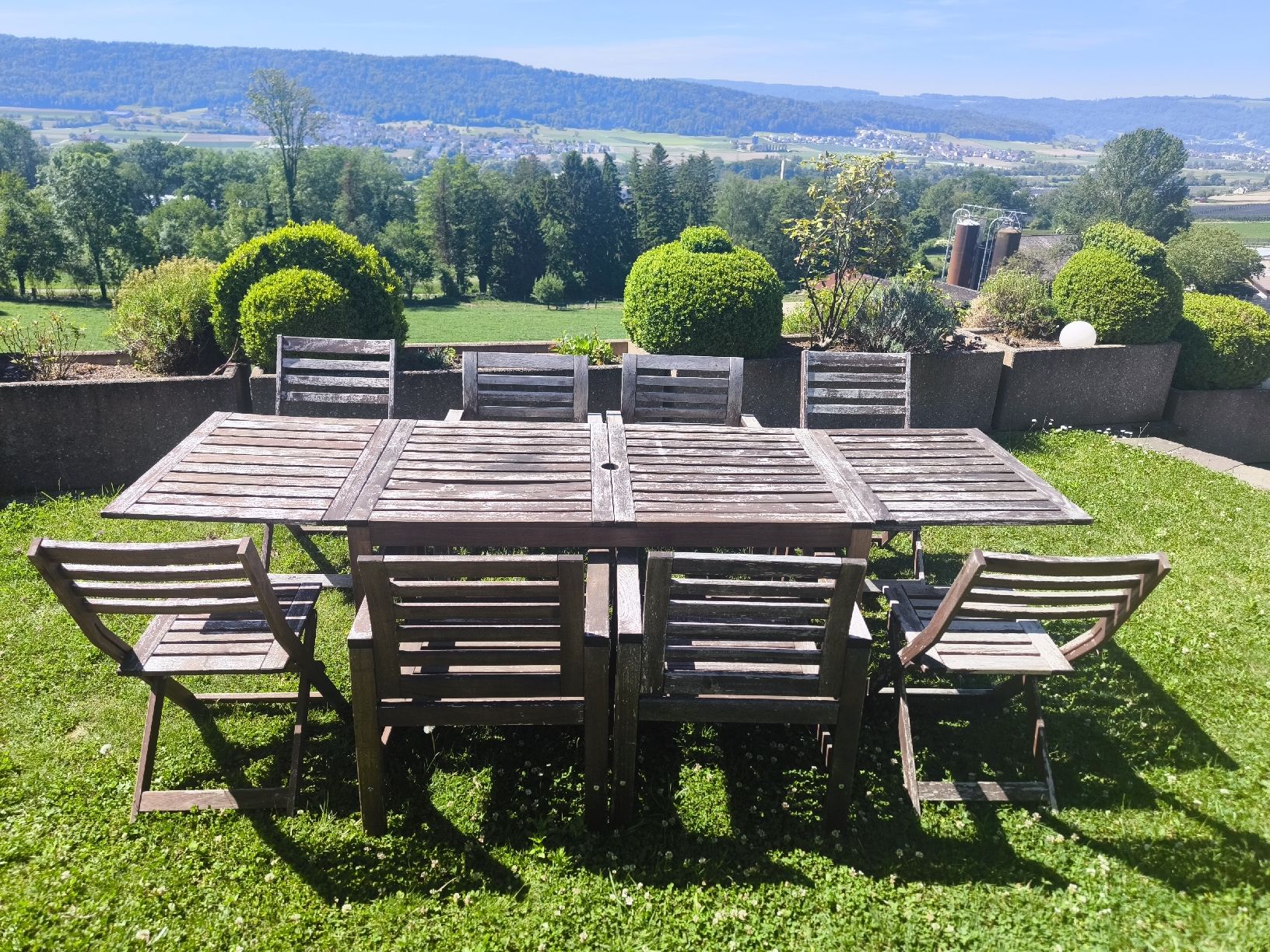 Set di tavolo e panche: Balkon-/Gartenmöbel aus Massivholz – Usato da Boppelsen venduto da CeFichtner