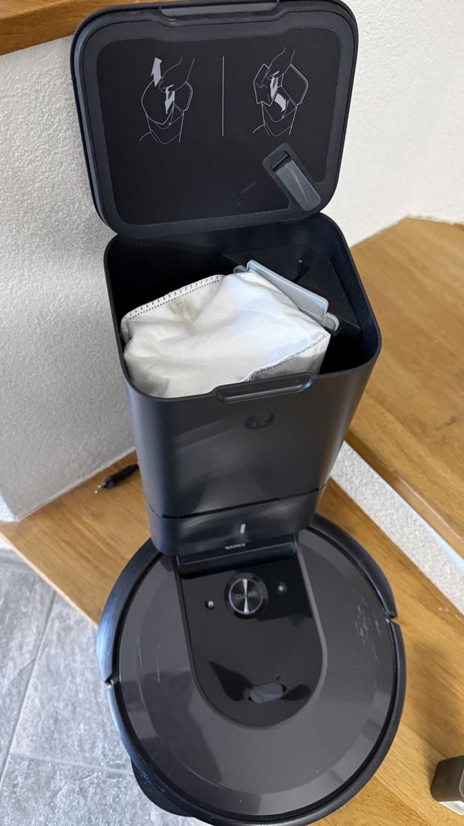 Irobot Aspirapolveri & Accessori: iRobot Roomba i7+ Saugroboter – Usato da Münchenstein venduto da Schi.77 1