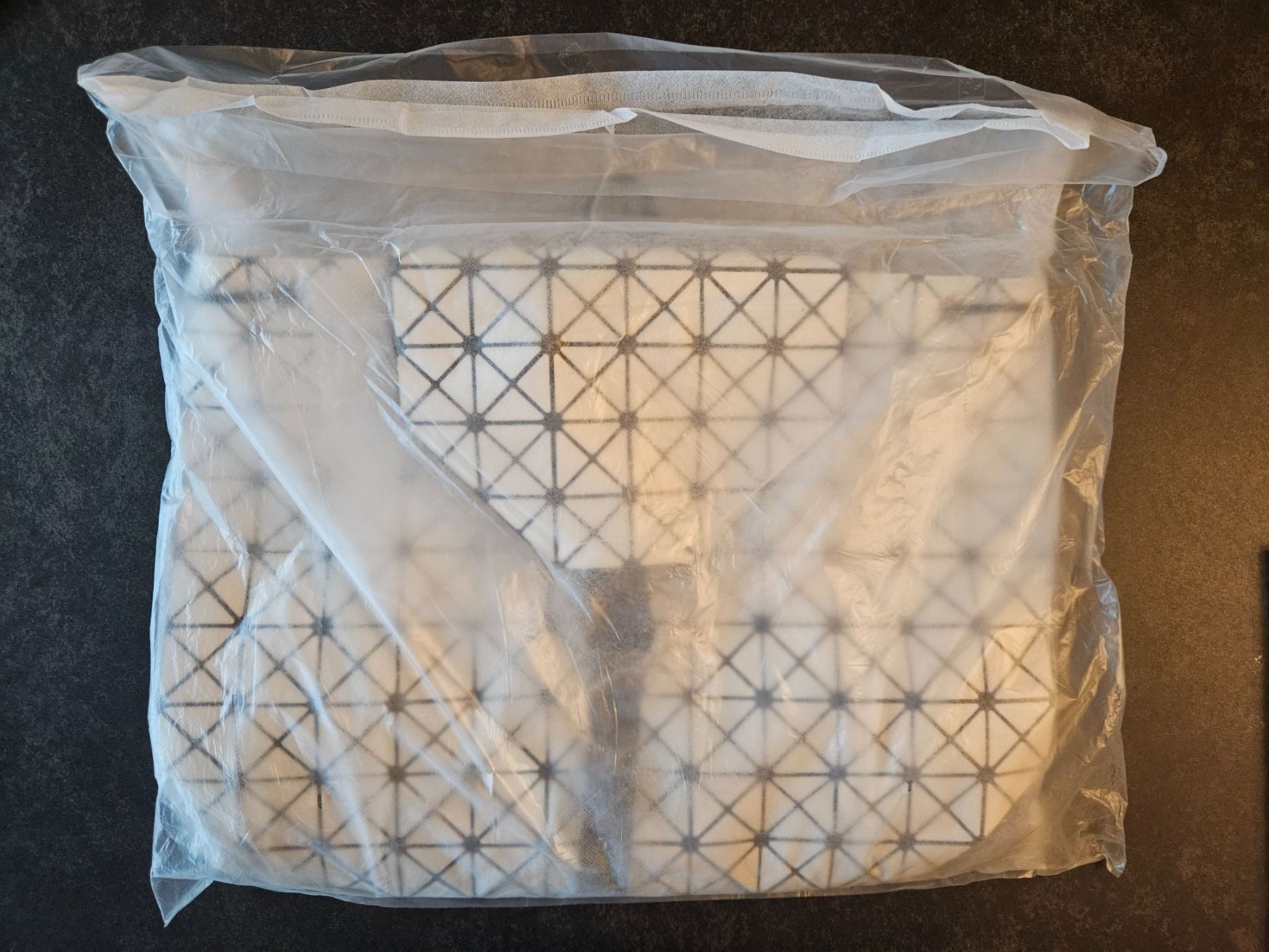 Rucksäcke: Geometrischer Rucksack - Weiss Schwarz - Blickfang – Neu und originalverpackt aus Basel von Anghkorwatt 3