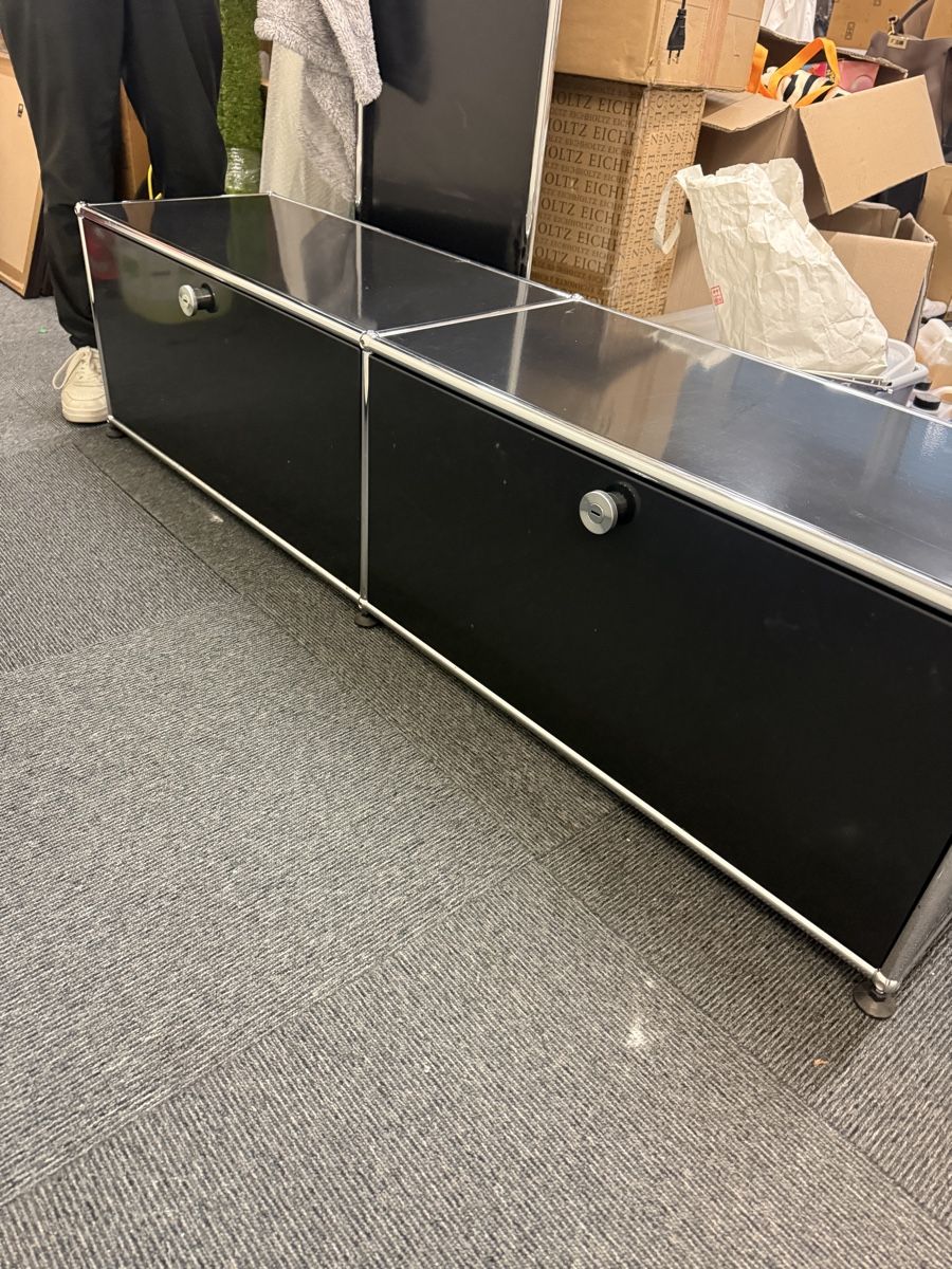 USM Meubles TV: USM lowboard Schwarz – D'occasion à Bern par Chooster