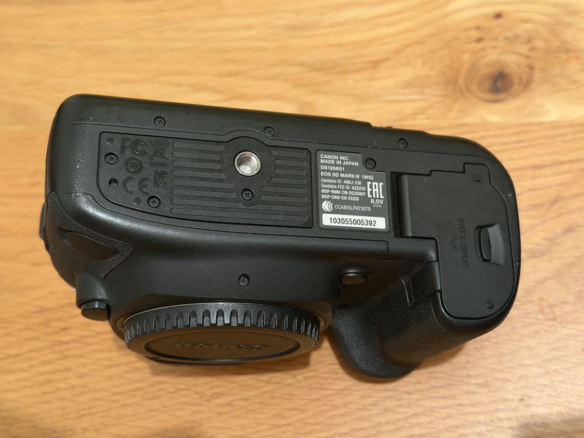 Canon Kamera: Canon EOS 5D Mark IV DSLR Camera  – Gebraucht aus Genève von Red_dot 3