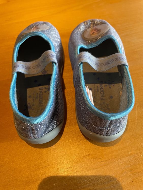  Hausschuhe FROZEN Elsa Gr. 27 (Gebraucht) in Buchs SG für CHF 4 – mit Motiv 