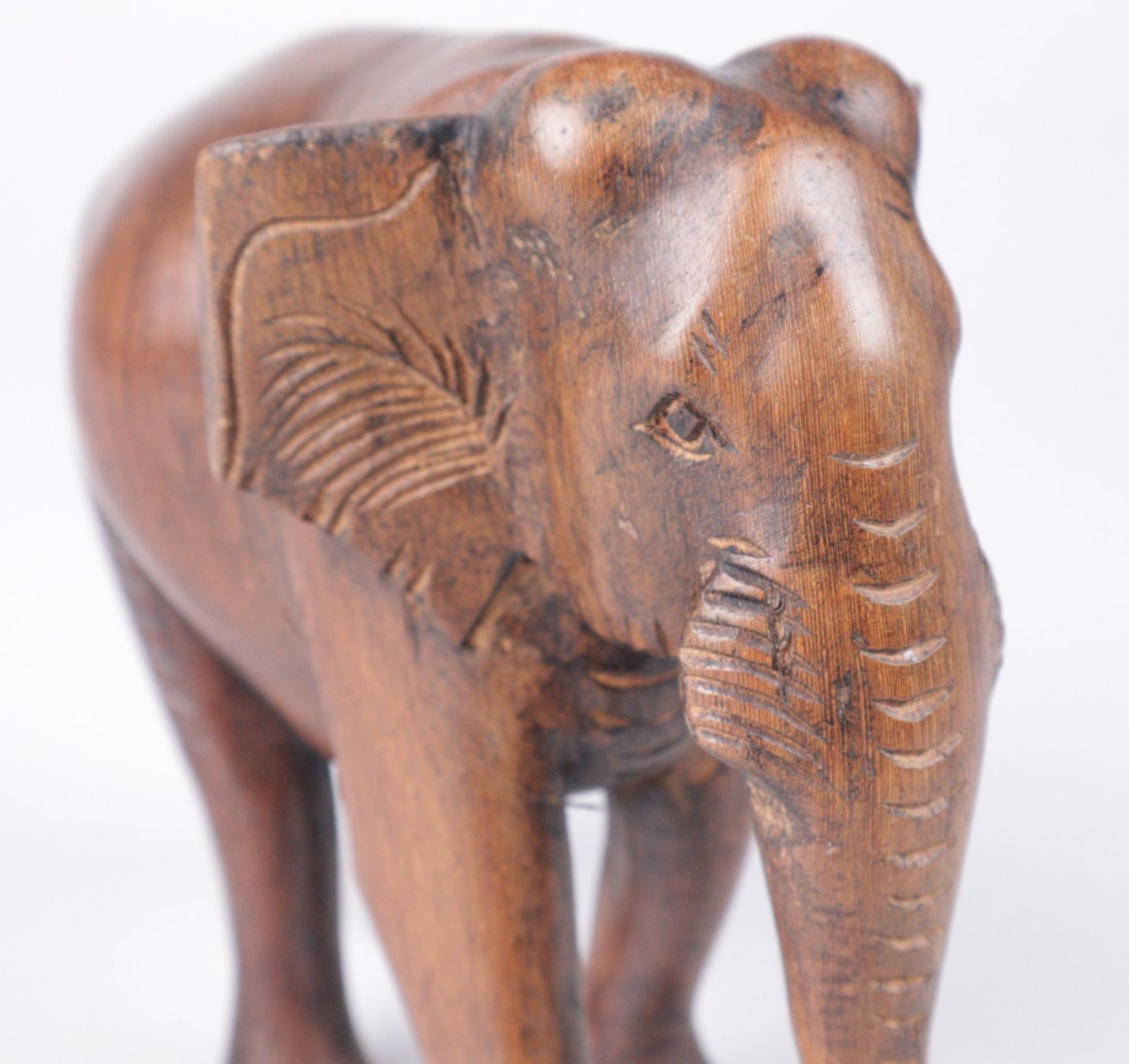 Figurines: Figur Elefant Holz geschnitzt – D'occasion à Volketswil par brockipfannenstil 5