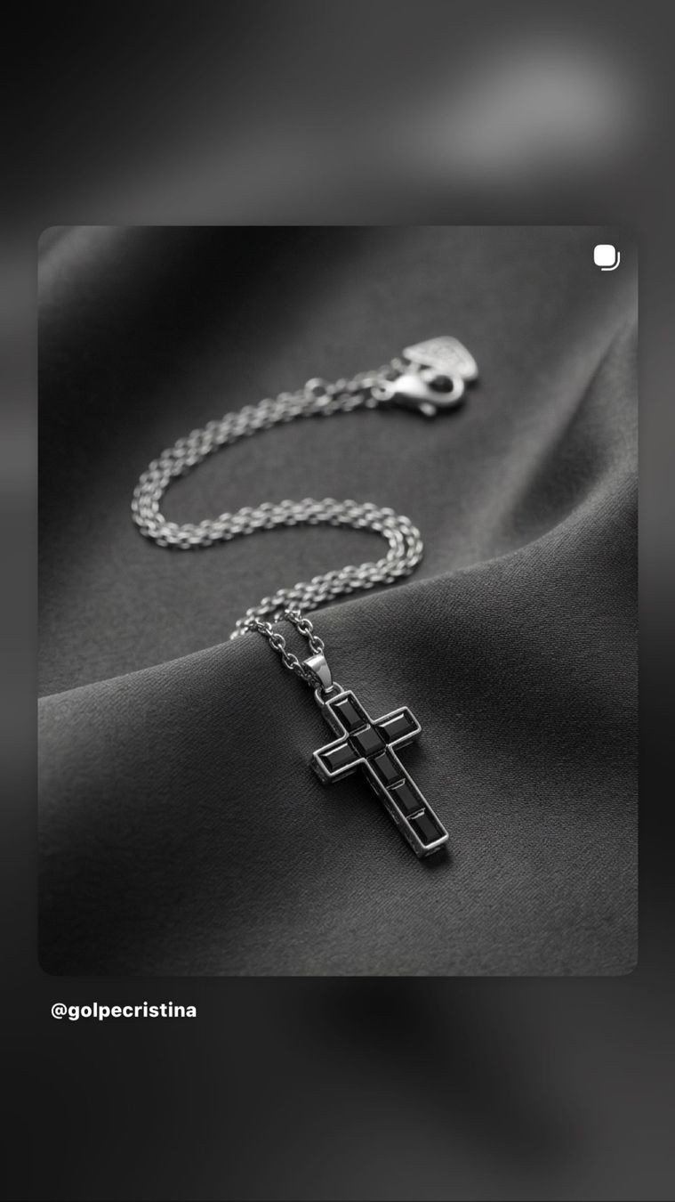 Swarovski Ketten: Swarovski collier avec pendentif croix comme neuf – Gebraucht aus Vuisternens-Romont von gol_xp6p 2