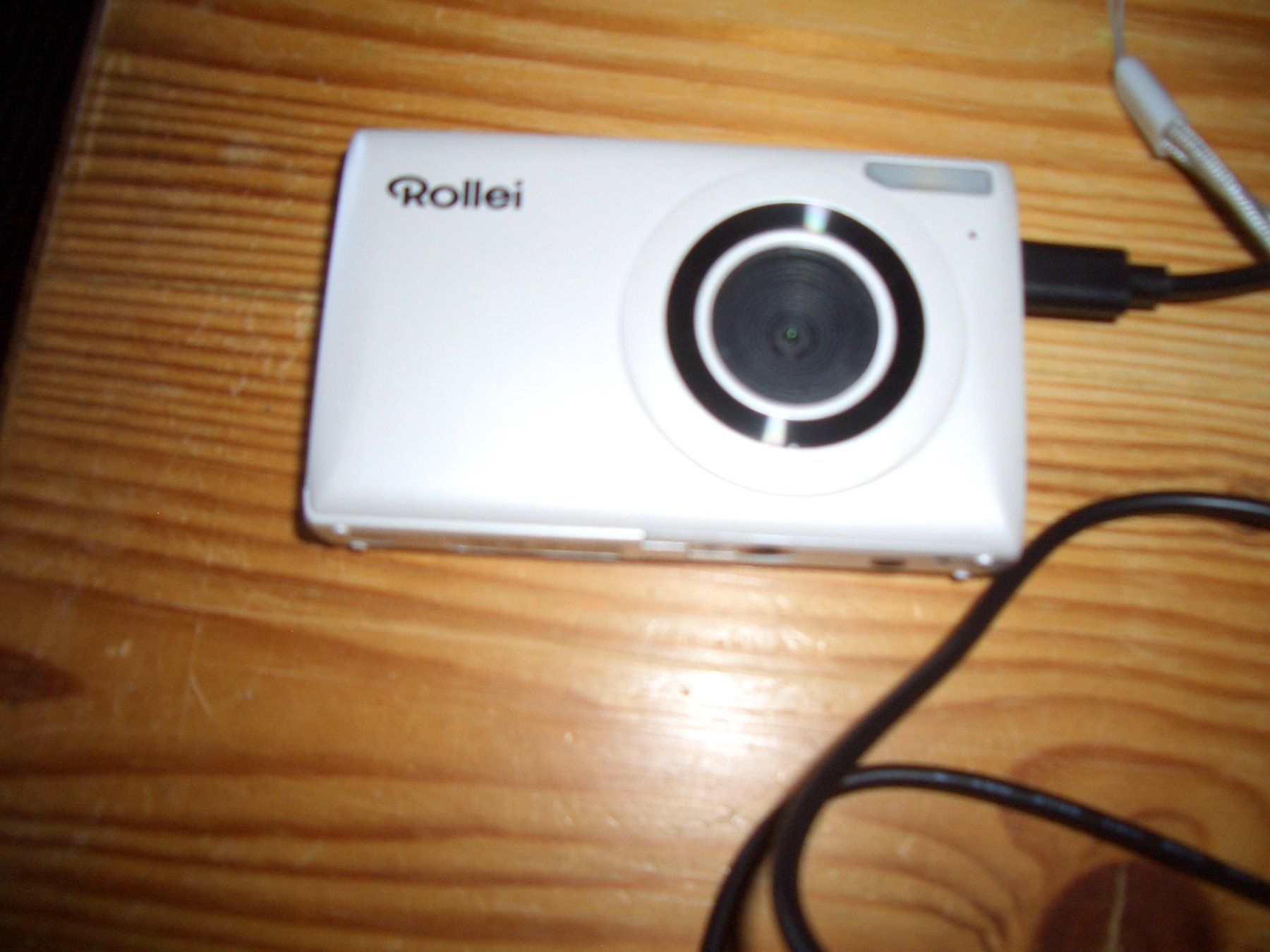 Rollei Fotocamera: Rollei Compactline Mini Digitalkamera weiss neuwertig – Usato da Präz venduto da Eroberto 1