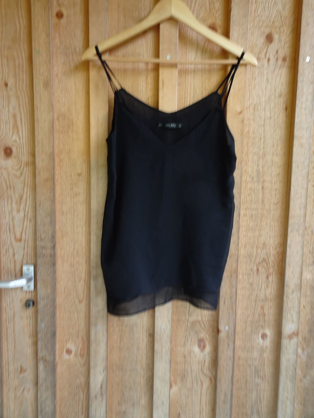 Zara Tops: Schlichtes, schwarzes Top von ZARA Basic Gr. M - 425123 – D'occasion à Küssnacht am Rigi par Good4Deckeli