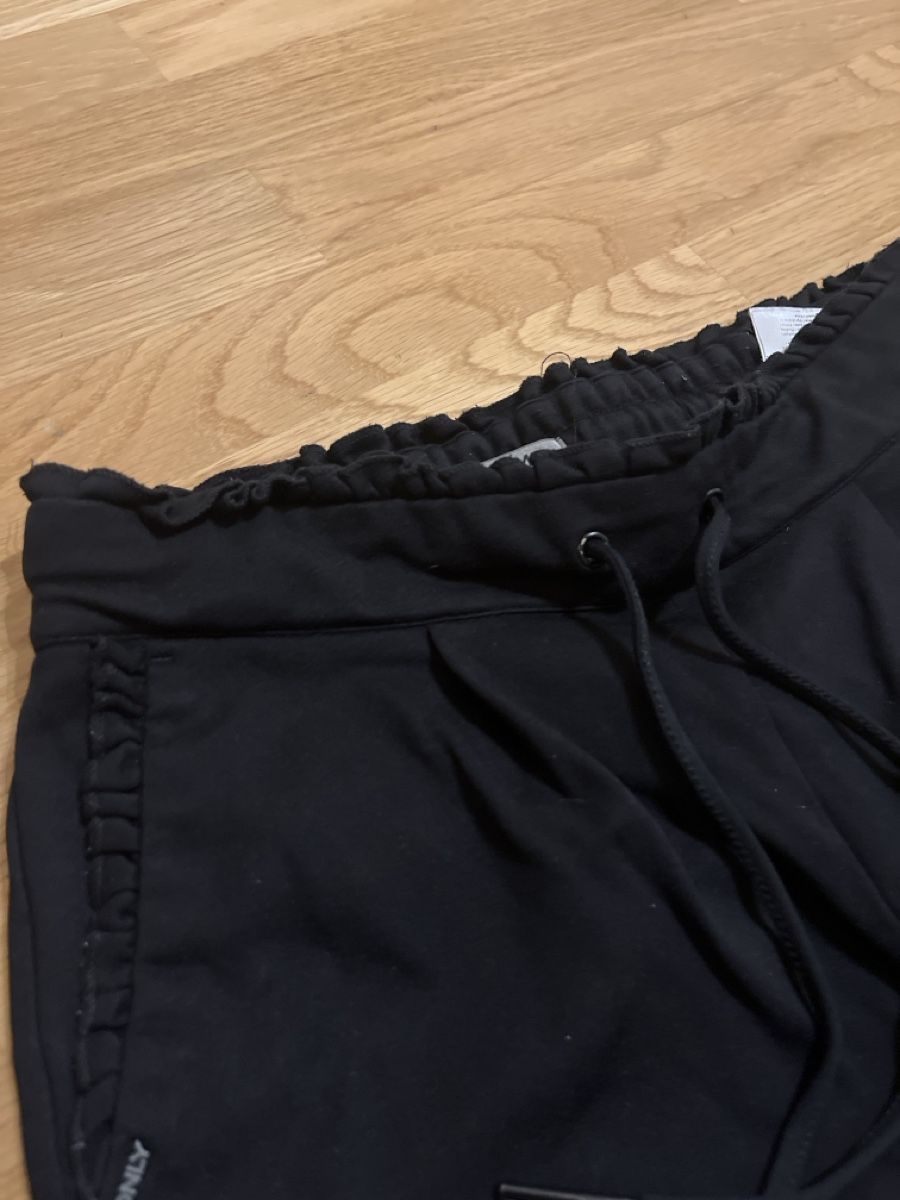 Only Pantalons: Stoffhose - Only – D'occasion à St. Gallen par m.zeq 1