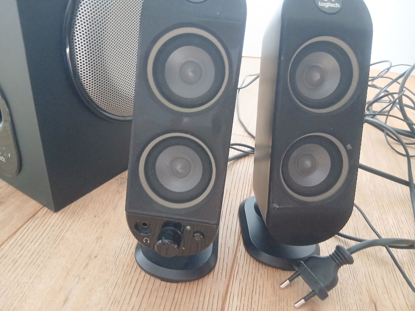 Logitech Hubs & Switches: Logitech 2.1 Lautsprechersystem – D'occasion à Bazenheid par mar_8sgw 2