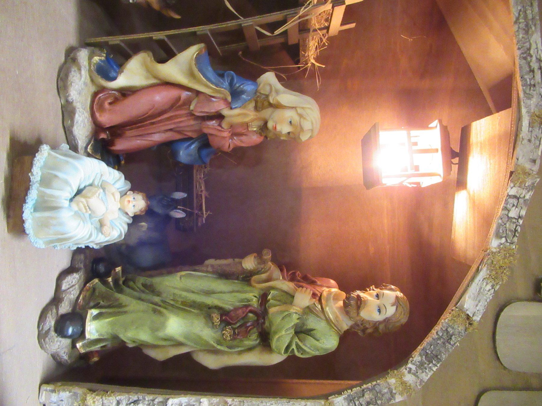 Tutte le decorazioni: Grosse Weihnachtskrippe mit Laterne 220 V + Figuren – Usato da Münchenstein venduto da avit 4