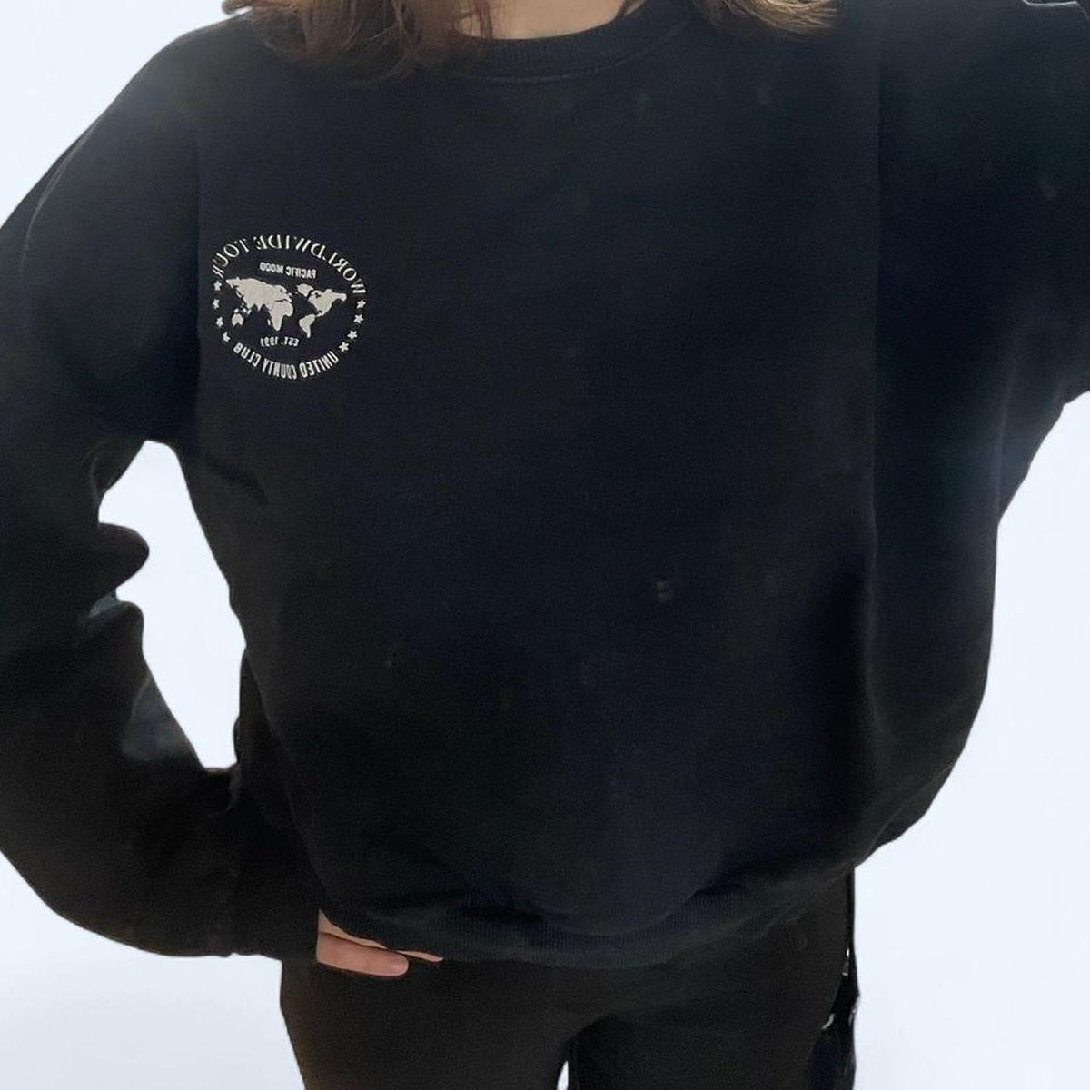 Pull&Bear Maglioni & Felpe: Schwarzer Pullover mit Welt-Design – Usato da Therwil venduto da nat_gtk5