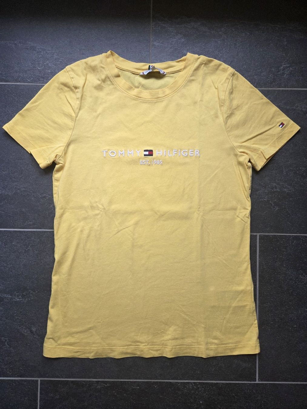 Tommy Hilfiger T-shirt: Damen Tommy Hilfiger T-Shirt – Usato da Eglisau venduto da ixia_ixia 1