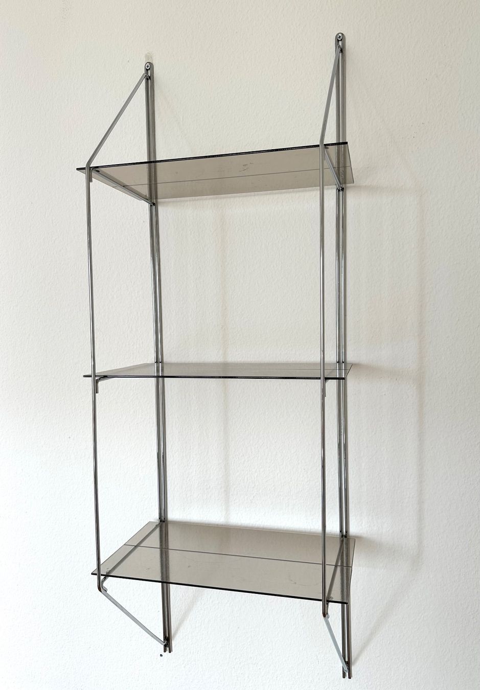 String Scaffali: Vintage Stringregal Chrom & Glas – Usato da Basel venduto da LynnundPepe