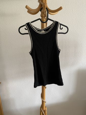 Schwarzes Ripp-Top von H&M - ideal für den Sommer!