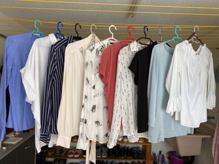10 Stück verschiedene Damen-Blusen Grösse S und M Topzustand