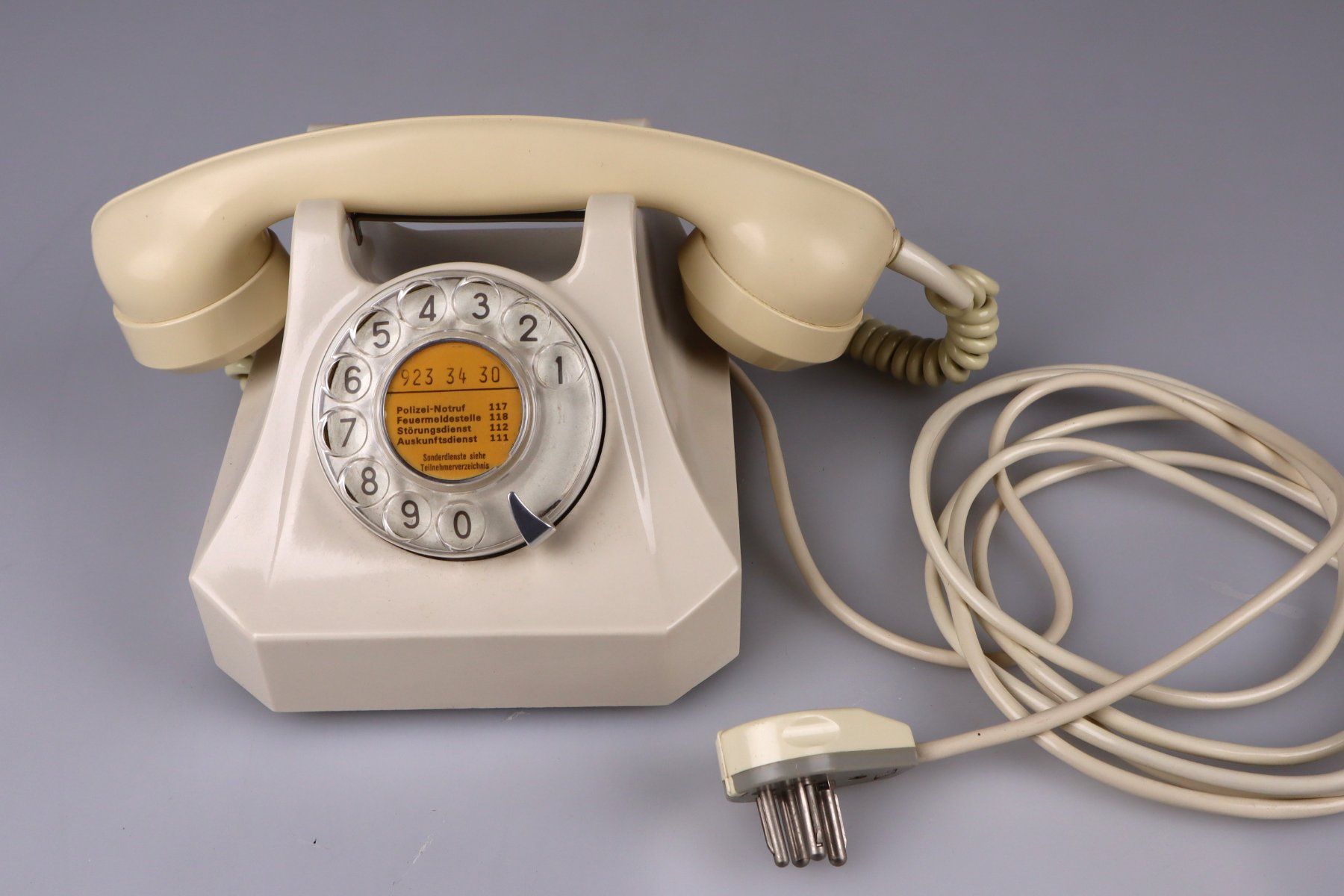 Swisscom Telefoni: Tischtelefon Modell 50 Cremefarben – Usato da Volketswil venduto da brockipfannenstil
