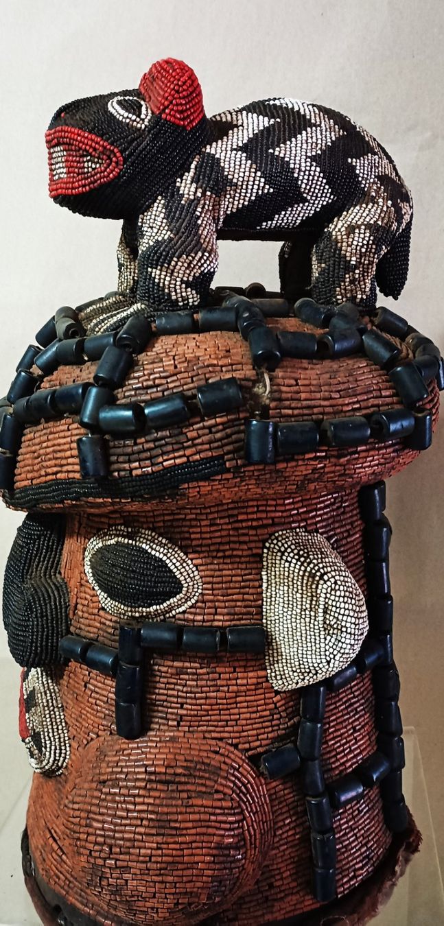Internationale Kunst: Afrikanische Cameroun Bambili – Gebraucht aus Vuiteboeuf von deux-matous 4