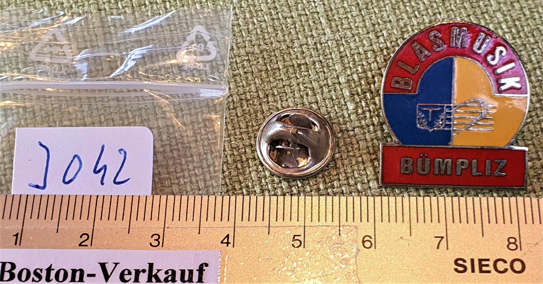 Placchette & Badge: J042 - Pin Blasmusik Bern Bümpliz – Usato da Reinach BL venduto da Boston-Verkauf 1