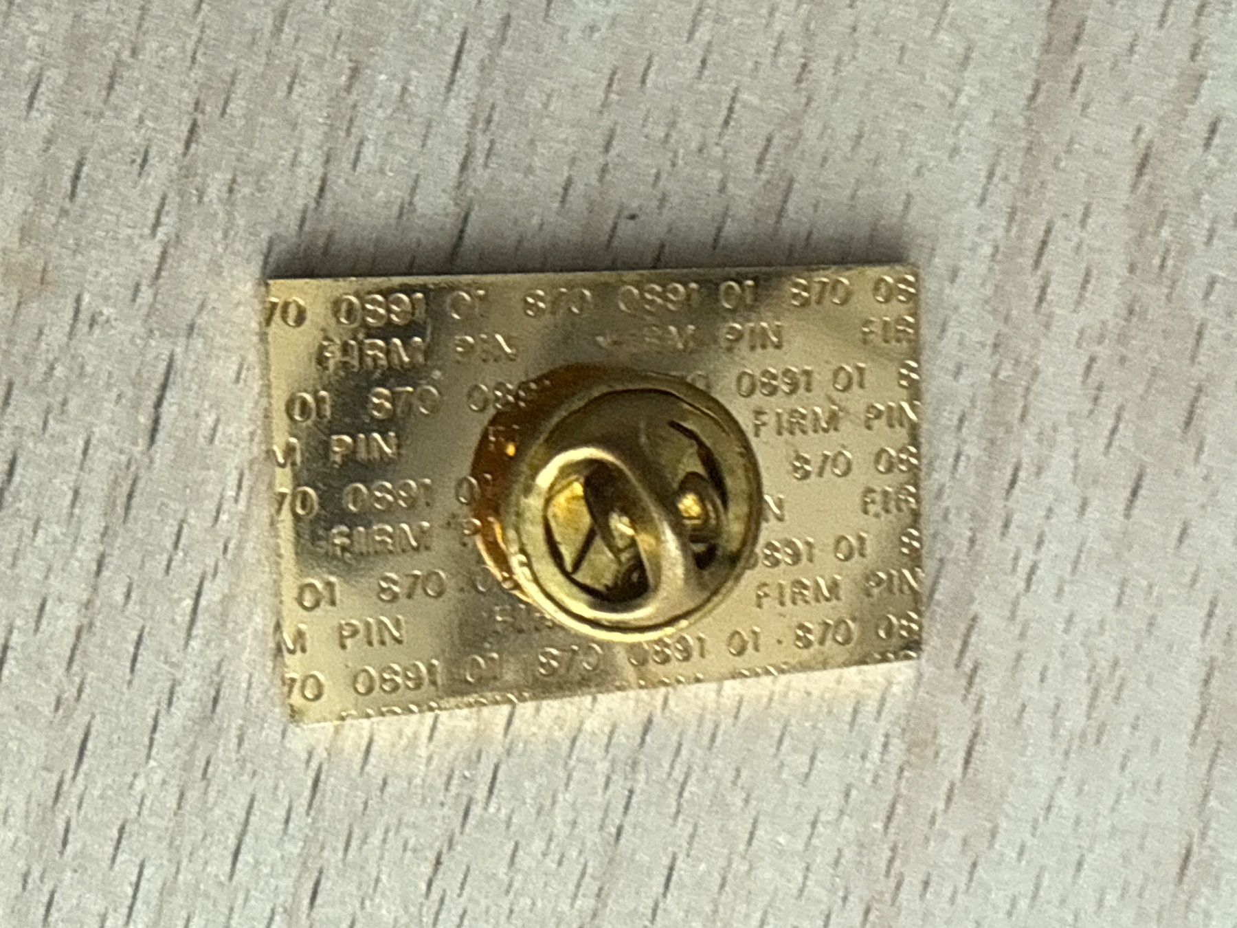 Placchette & Badge: Pin Zentrum Deutweg Wohnen Arbeiten Einkaufen. – Usato da Glattbrugg venduto da Schweigmatt 1
