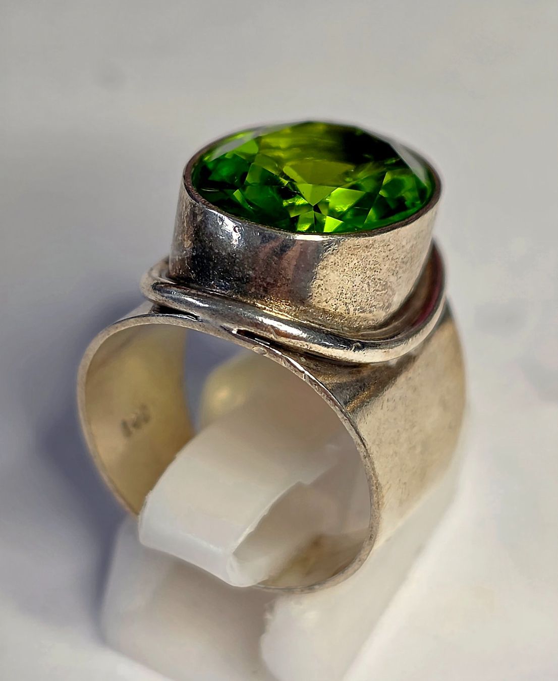 Bagues: Silber Ring mit hellgrünem Stein – Neuf (Voir description) à Zürich par adriben 3
