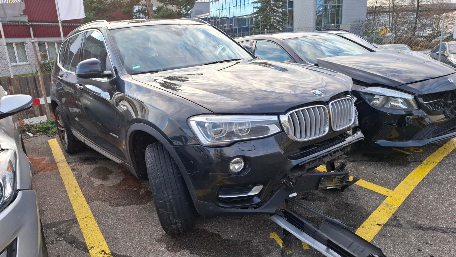 BMW Automobili: BMW X3 Unfallfahrzeug defekt ab Platz – Difettoso da Menzingen venduto da osk_zd6z 1
