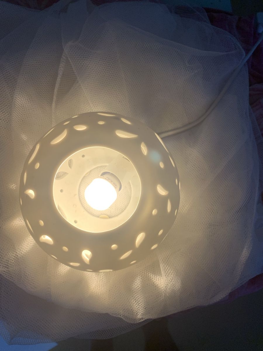 Lampes: Lampe , erzeugt schönes Licht – D'occasion à Brugg AG par Simone92 4