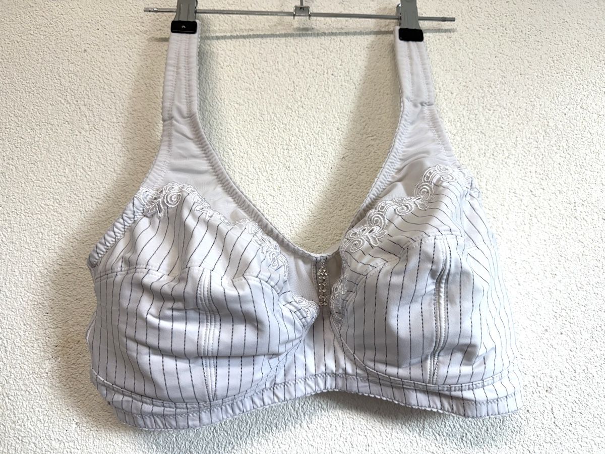 Altra biancheria intima: Bügelloser BH mit Spitze, Gr. 95E – Usato da Lyss venduto da Sibella56